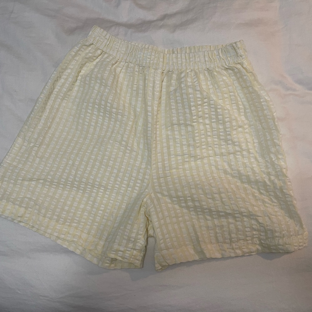 Comfy one size yellow and white shorts